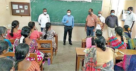 வேலூர் ஊரீசு கல்லூரியில் நடந்த தேர்தல் வாக்குச்சாவடி அலுவலர்களுக்கான 2-ம் கட்ட பயிற்சி வகுப்பில் மாவட்ட தேர்தல் பார்வையாளர் விஜயராஜ்குமார்  கலந்து கொண்டு ஆலோசனைகளை வழங்கினார். அடுத்த படம்: ராணிப்பேட்டை மாவட்டம் ஆற்காடு அரசு மகளிர் மேல்நிலைப்பள்ளியில் நடைபெற்ற பயிற்சி வகுப்பை நேற்று ஆய்வு செய்த மாவட்ட ஆட்சியர் பாஸ்கர பாண்டியன். கடைசிப்படம்: திருப்பத்தூர் தூய நெஞ்சக்கல்லூரியில் நடந்த பயிற்சி வகுப்பில் ஆட்சியர் அமர்குஷ்வாஹா கலந்து கொண்டு ஆலோசனைகளை வழங்கினார்.