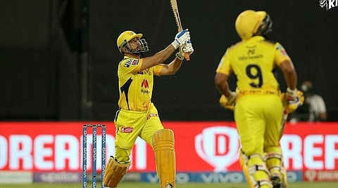 நெட்டிசன் நோட்ஸ்: தோனியின் சிக்ஸ்