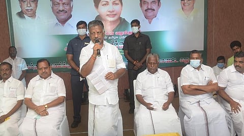 அதிமுக வேட்பாளர்கள் அறிமுகக் கூட்டத்தில் பேசிய ஒருங்கிணைப்பாளர் ஓ.பன்னீர்செல்வம்.