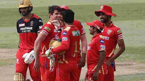 நடுவரின் தவறான தீர்ப்பு குறித்துப் பேசிய பஞ்சாப் கிங்ஸ் அணியினர் | படம் உதவி: ட்விட்டர்.