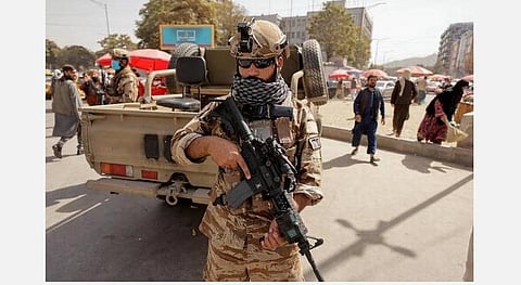 காபூலில் மசூதி அருகே குண்டுவெடிப்பு: மூவர் கைது