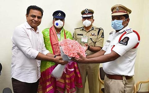 காருக்கு அபராதம் விதித்த போலீஸாரை பாராட்டிய தெலங்கானா அமைச்சர்