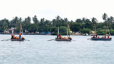 கடல் சாகச பயண என்சிசி மாணவர்கள் கடலூர் துறைமுகத்தில் இருந்து புறப்பட்டனர்.