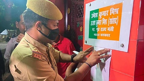 லக்கிம்பூர் சம்பவம்: அமைச்சர் மகன் ஆஷிஸ் மிஸ்ராவுக்கு போலீஸ் சம்மன்; இருவர் கைது