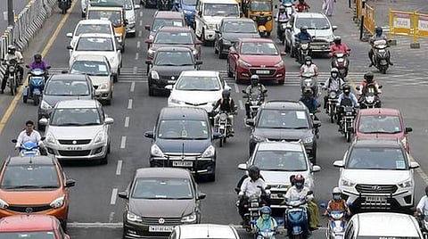 பழைய வாகனத்தை அழித்துவிட்டு புதிய வாகனம் வாங்குபவர்களுக்கு வரியில் 25% வரையில் தள்ளுபடி