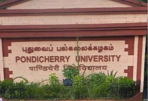 கடும் எதிர்ப்பால் தற்காலிகப் பதிவாளரை இணை பதிவாளராக மாற்றிய புதுச்சேரி மத்தியப் பல்கலைக்கழகம்