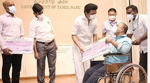 மாற்றுத்திறனாளிகளுக்கு பெட்ரோல் ஸ்கூட்டர்கள், ரூ.1500 மாதாந்திர உதவித்தொகைத் திட்டம்: முதல்வர் தொடங்கி வைத்தார்