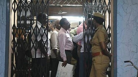 ஹைதராபாத்தில் வருமானவரித்துறை சோதனை: ரூ.142 கோடி  பணம் பறிமுதல்