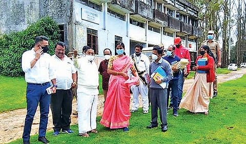 உதகையில் தகவல் தொழில்நுட்ப பூங்கா அமையவுள்ள இடத்தில் அமைச்சர் ஆய்வு :