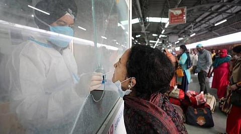 கரோனா தினசரி பாதிப்பு 18,132;  சிகிச்சையில் உள்ளோர் 2,27,347