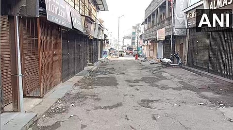 மகாராஷ்டிராவில் முழு அடைப்பு போராட்டம்: லகிம்பூர் கேரி  விவசாயிகள் தாக்குதலுக்கு கண்டனம் 