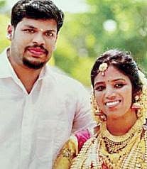 கணவர் சூரஜுடன் உத்ரா