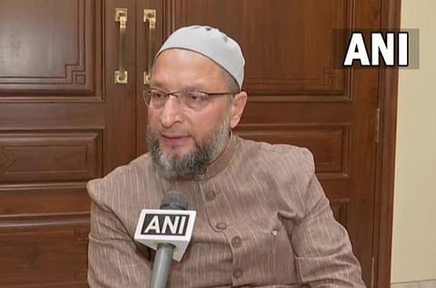 பாஜகவினர் மகாத்மா காந்திக்கு பதிலாக சாவர்க்கரை தேச தந்தையாக்கி  விடுவார்கள்: ராஜ்நாத் சிங்குக்கு ஒவைசி பதிலடி