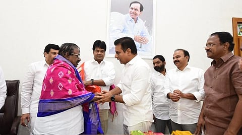 நீட் தேர்வுக்கு எதிராக ஆதரவு: தெலங்கானா முதல்வரின் மகனைச் சந்தித்த டிகேஎஸ் இளங்கோவன்