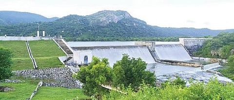 ஆண்டியப்பனூர் அணை நிரம்பி உபரி நீர் வெளியேறி வருகிறது.