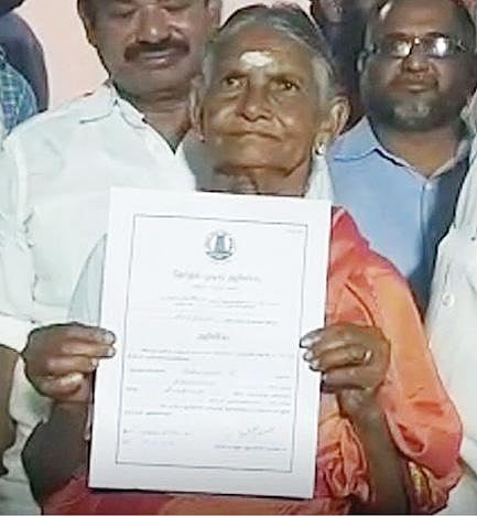 90 வயது மூதாட்டி பெருமாத்தாள்.படம்: மு.லெட்சுமிஅருண்