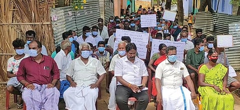 வாக்கு எண்ணிக்கையில் முறைகேடு நடந்ததாகக் கூறி சண்முகநல்லூரில் உண்ணாவிரத போராட்டம் நடைபெற்றது.