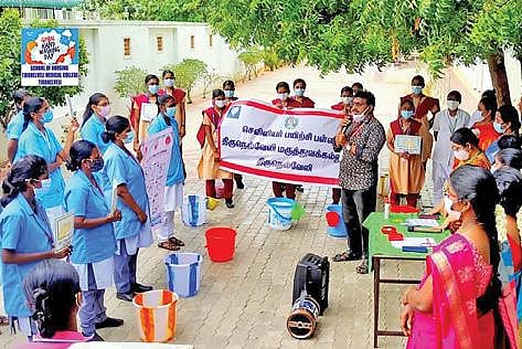 திருநெல்வேலி மருத்துவக் கல்லூரி மருத்துவமனையில் கை கழுவும் 7 நிலைகள் குறித்து செய்முறை பயிற்சி வழங்கப்பட்டது