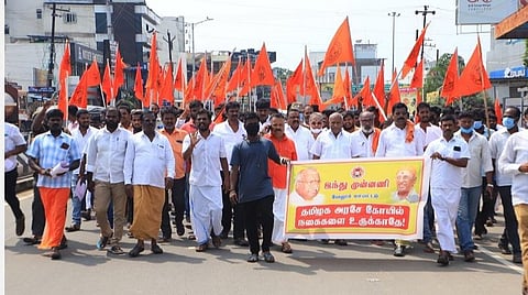 வேலூர் கிரீன் சர்க்கிள் பகுதியில் இருந்து செல்லியம்மன் கோயில் வரை பிரச்சார யாத்திரை தொடங்கிய இந்து முன்னணியினர்.