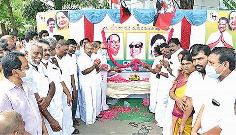 அதிமுக பொன் விழா கொண்டாட்டம் :