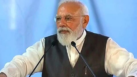 100 கோடி கரோனா தடுப்பூசி செலுத்தி இந்தியா சாதனை: வரலாறு படைத்ததாக பிரதமர் மோடி வாழ்த்து