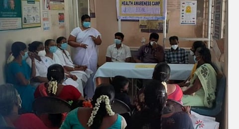 நெடுங்காடு மேம்படுத்தபட்ட ஆரம்ப சுகாதார நிலையத்தில் நடைபெற்ற, உலக அயோடின் குறைபாடு கோளாறுகள் தடுப்பு தின விழிப்புணர்வு நிகழ்ச்சியில் பங்கேற்றோர்