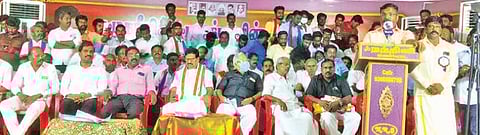 சிதம்பரத்தில் நடந்த சமூக நீதிச் சமூகங்களின் ஒற்றுமை நிகழ்வில் பேசிய விடுதலைச் சிறுத்தைகள் கட்சித் தலைவர் திருமாவளவன். உடன், தமிழக காங்கிரஸ் தலைவர் கே.எஸ்.அழகிரி, மார்க்சிஸ்ட் மாநில செயலாளர் கே.பாலகிருஷ்ணன், திராவிடர் கழக பொதுச் செயலாளர் துரை சந்திரசேகர், தமிழக வாழ்வுரிமை கட்சித் தலைவர் வேல்முருகன் உள்ளிட்டோர்.