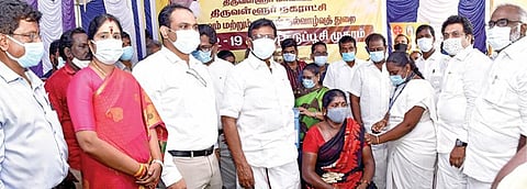 6-ம் கட்ட கரோனா மெகா தடுப்பூசி முகாம்  -  திருவள்ளூர் மாவட்டத்தில் 83,000 பேருக்கு தடுப்பூசி  :