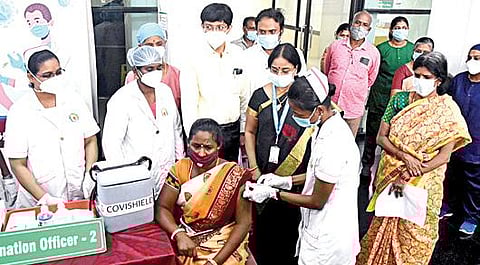 வெளிநாடுகளில் தொற்று அதிகரித்துள்ளதால் கரோனா கட்டுப்பாட்டு விதிகளை பொதுமக்கள் கடைப்பிடிக்க வேண்டும்: சுகாதாரத் துறை செயலாளர் அறிவுறுத்தல்