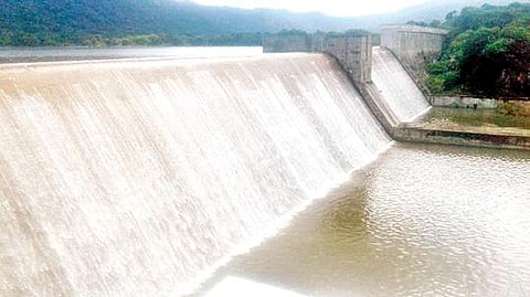 ஆண்டியப்பனூர் அணை நிரம்பி உபரி நீர் வெளியேறி வருகிறது.