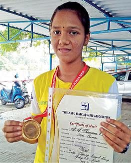 மாணவி தங்கம் ரூபினி.