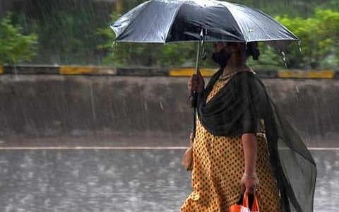 தமிழகம் உள்ளிட்ட தென் மாநிலங்களில் வடகிழக்கு பருவமழை தொடங்கியது: கனமழை பெய்யும் என வானிலை ஆய்வு மையம் எச்சரிக்கை