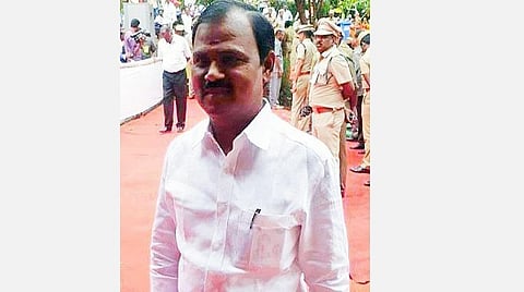 முன்னாள் முதல்வர் பழனிசாமியின் உதவியாளர் மணி.