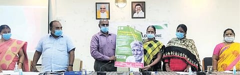 ராணிப்பேட்டை மாவட்டத்தில் முதியோர் உதவி எண்ணை அறிமுகம் செய்து வைத்த மாவட்ட ஆட்சியர் பாஸ்கர பாண்டியன்.