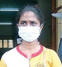 எஸ்.பி., அலுவலகத்தில் மனு அளிக்க வந்த செவிலியர் ஜெயலட்சுமி.