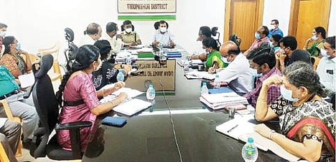 வேலூர் மாவட்ட ஆட்சியர் அலுவலக கூட்டரங்கில் வடகிழக்கு பருவமழை முன்னேற்பாடுகள் குறித்த ஆலோசனை கூட்டம் வேலூர் மாவட்ட கண்காணிப்பு அலுவலர் மருத்துவர் ஸ்வர்ணா தலைமையில் நடைபெற்றது. அருகில், ஆட்சியர் குமாரவேல் பாண்டியன் உள்ளிட்டோர். அடுத்த படம்: திருப்பத்தூர் மாவட்ட ஆட்சியர் அலுவலகத்தில் ஆட்சியர் அமர் குஷ்வாஹா தலைமையில் ஆலோசனை கூட்டம் நடைபெற்றது.