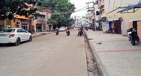 ‘ஸ்மார்ட் சிட்டி’ திட்டப் பணிகளால் -  திருப்பூரில் 60 அடி சாலை 30 அடியாக சுருங்கியதாக புகார் :