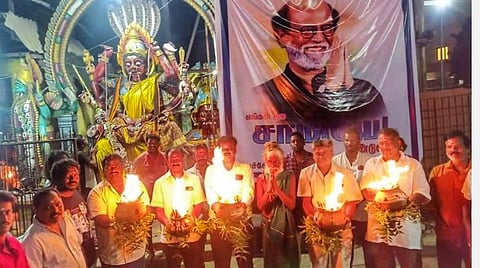 நடிகர் ரஜினி குணமடைய தீச்சட்டி ஏந்தி ரசிகர்கள் பூஜை, சிறப்பு பிரார்த்தனை