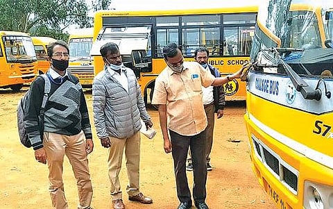 தகுதிச்சான்றிதழ் பெறாத பள்ளி வாகனங்களை இயக்கினால் பறிமுதல் :  வட்டார போக்குவரத்து அலுவலர் எச்சரிக்கை