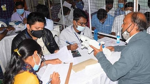 இடைத்தேர்தல் வாக்கு எண்ணிக்கை: மேற்குவங்கத்தில் திரிணமூல் காங்கிரஸ், ம.பி.யில் பாஜக முன்னிலை