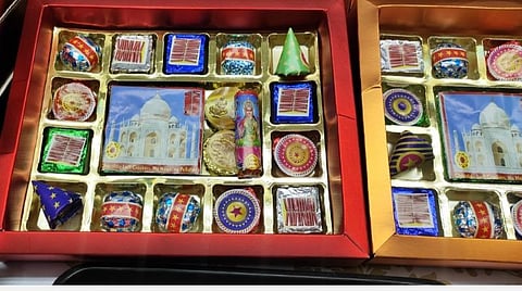 தீபாவளியை முன்னிட்டு திண்டுக்கல்லில் தயாரிக்கப்பட்டுள்ள லட்சுமி வெடி, அணுகுண்டு வடிவிலான சாக்லேட்கள்.