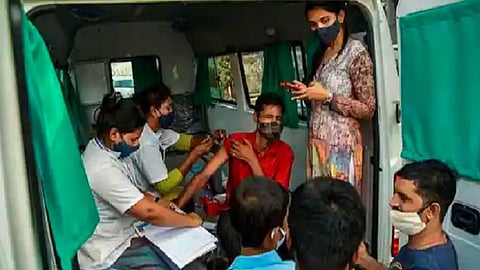 இந்தியாவில் புதிதாக மேலும் 11,903 பேருக்கு கரோனா தொற்று: 311 பேர் பலி