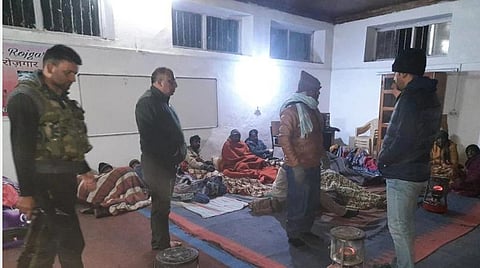 லடாக்கில் பனிப்பொழிவில் சிக்கி உணவுக்குத் தவித்த கோவை, சேலம் ஓட்டுநர்கள்: புதுவை ஆளுநர் தமிழிசை முயற்சியால் மீட்பு