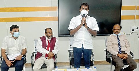 தி.மலை அருணை மருத்துவக் கல்லூரி மற்றும் மருத்துவமனைக்கு  தேசிய  மருத்துவ ஆணையகம் இந்த ஆண்டு முதல் மருத்துவ படிப்புக்கு அனுமதி அளித்துள்ளதாக அதன் நிர்வாக இயக்குநர் எ.வ.வே கம்பன் தெரிவித்தார்.