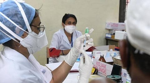 கோவிட்-19 தடுப்பூசி; 107.92 கோடியை கடந்தது