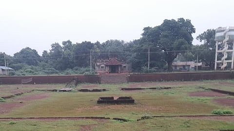 புதுக்கோட்டை மாவட்டம் அரிமளத்தில் மழை நீர் வரத்து தடைபட்டதால் நிரம்பாத செட்டி ஊருணி.