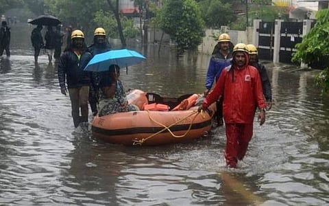 பெருமழைக் காலம்: கட்சி அரசியல் பேச இதுவல்ல நேரம்