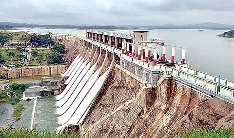 திருவண்ணாமலை மாவட்டம் சாத்தனூர் அணையில் இருந்து 9 மதகுகள் வழியாக தென்பெண்ணையாற்றில் தண்ணீர் திறந்து விடப்பட்டுள்ளது.