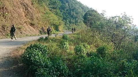 மணிப்பூரில் ராணுவ அதிகாரி, குடும்பத்தினர், வீரர்கள் 6 பேர் பலி