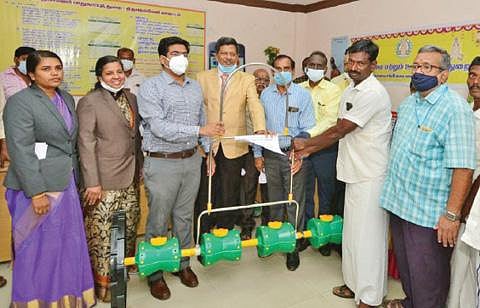 திருநெல்வேலி மாவட்ட நீதிமன்றத்தில் சட்டப்பணிகள் ஆணைக்குழு சார்பில் மெகா சட்ட விழிப்புணர்வு முகாம் நடைபெற்றது. நல உதவிகள் வழங்கப்பட்டன.